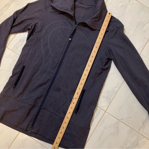 Lululemon navy blue zip up jacket.  Longer style. EUC! Zipper pockets - Picture 4 of 7